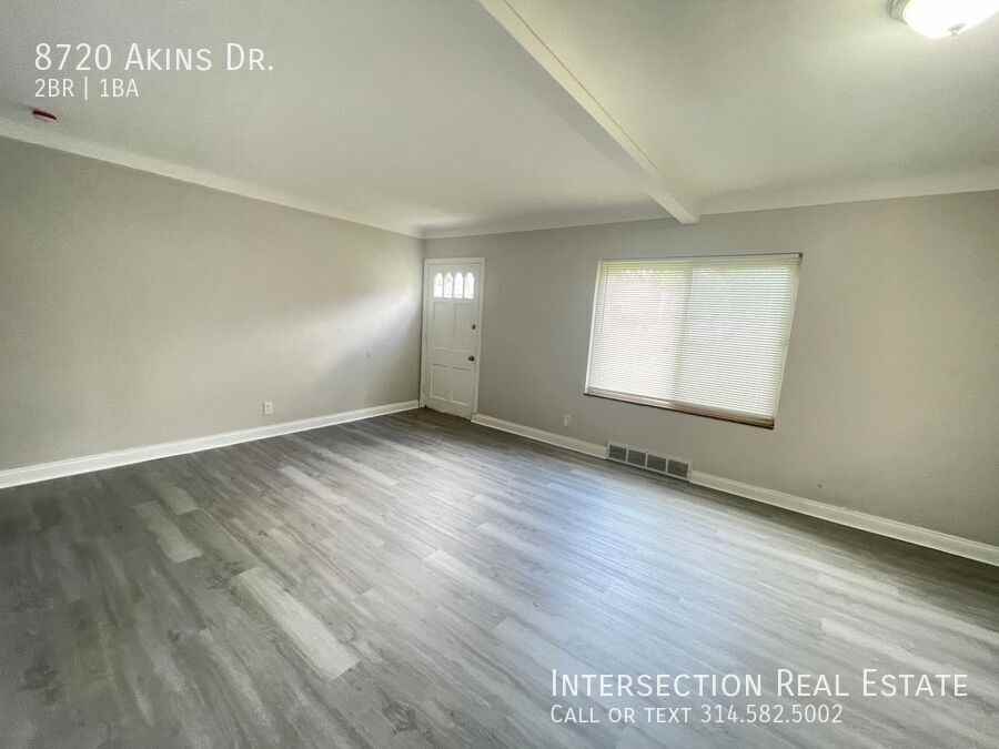 8720 Akins Dr - Photo 4 of 14