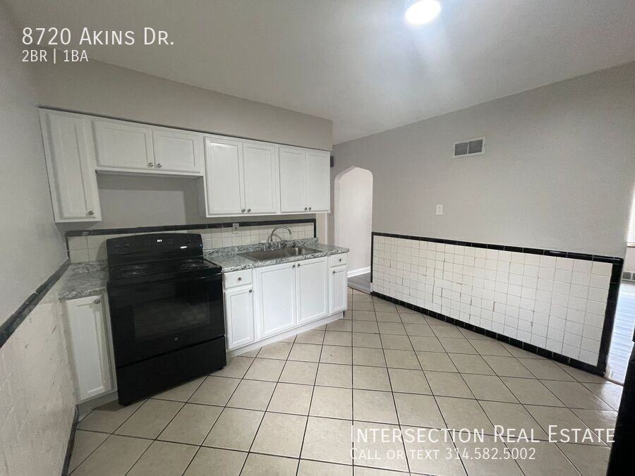 8720 Akins Dr - Photo 5 of 14