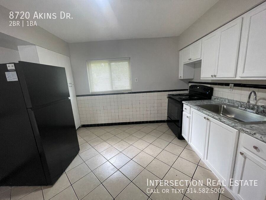 8720 Akins Dr - Photo 6 of 14