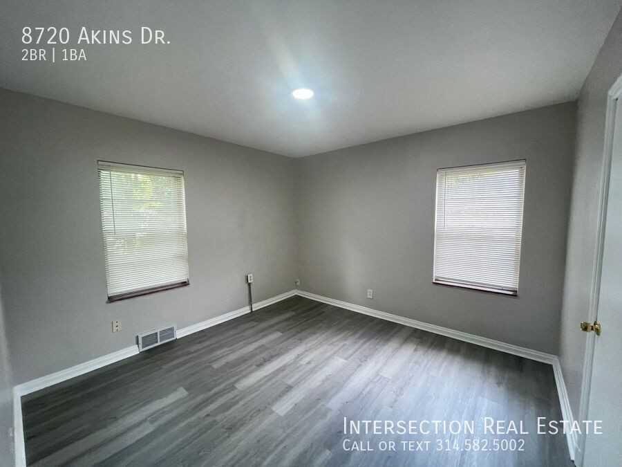 8720 Akins Dr - Photo 7 of 14