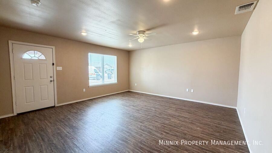 2509 N Avenue O - Photo 3 of 19
