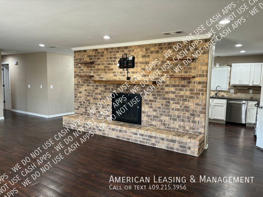 225 Ridgewood St - Photo 3 of 14