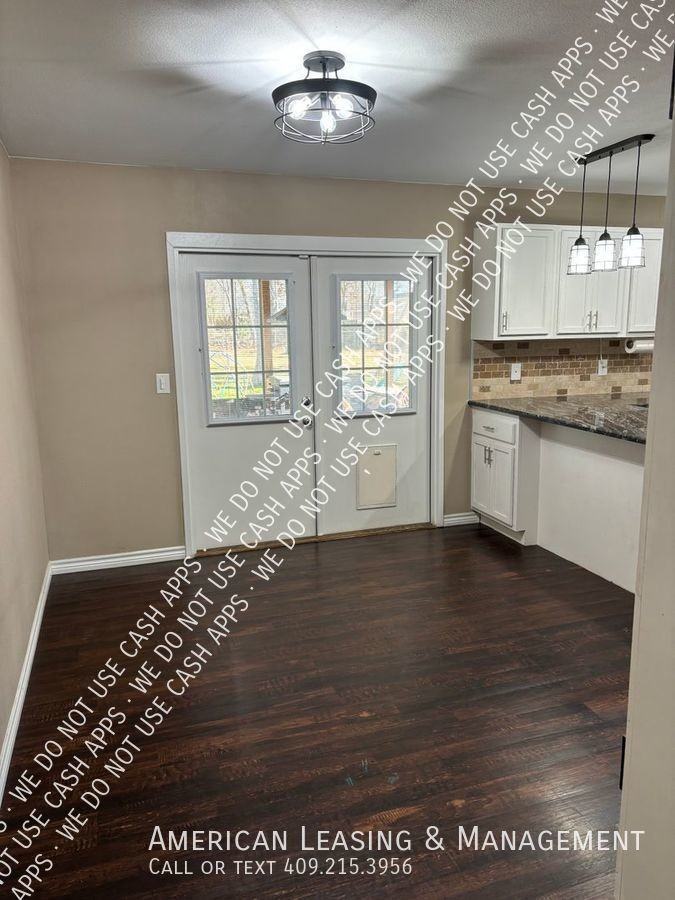 225 Ridgewood St - Photo 4 of 14