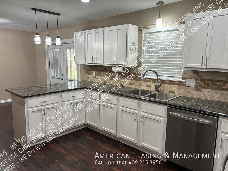 225 Ridgewood St - Photo 6 of 14
