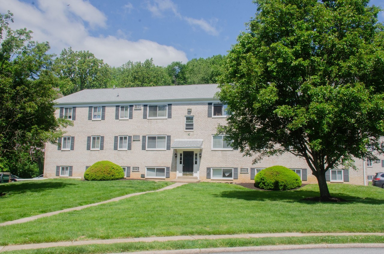 Arrowhead Court Apartments - Photo 2 of 50