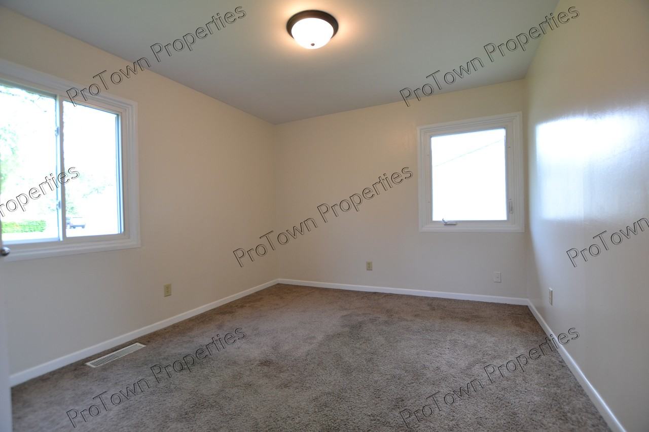 2315 Birchwood Lane - Photo 5 of 10
