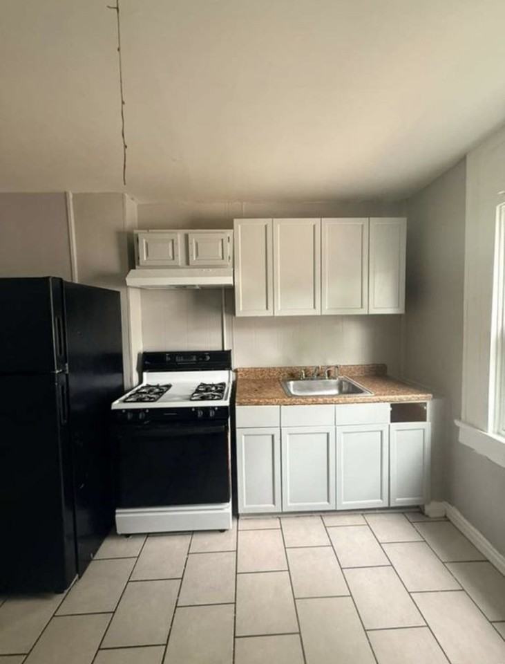 3160 Ravenwood Avenue - Photo 3 of 8