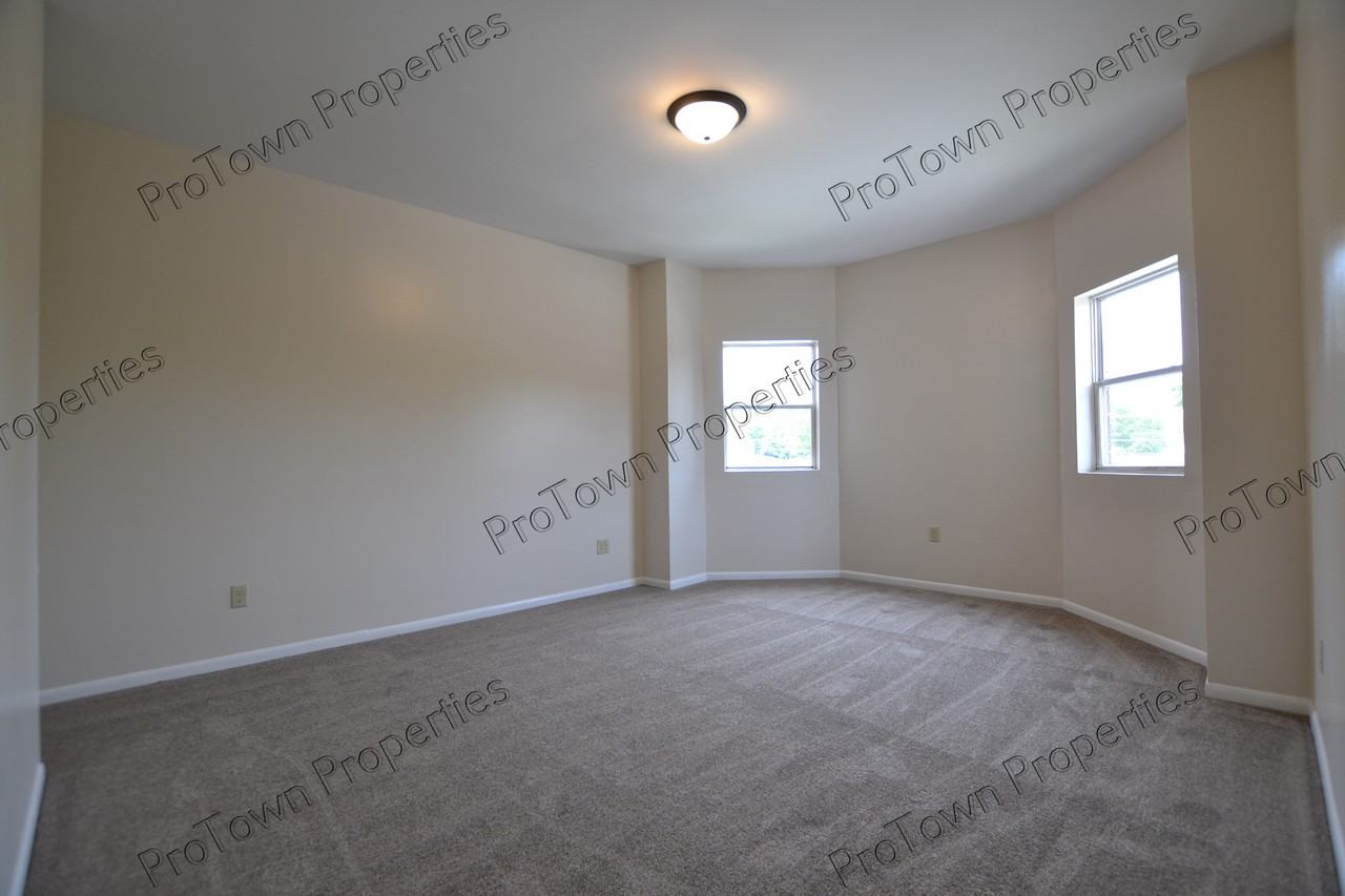 404 Oneida Street #2 - Photo 4 of 9