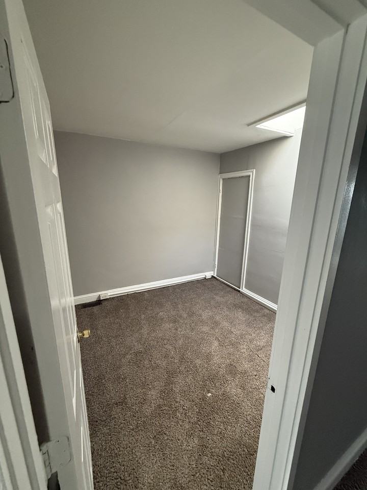 3160 Ravenwood Avenue - Photo 7 of 8