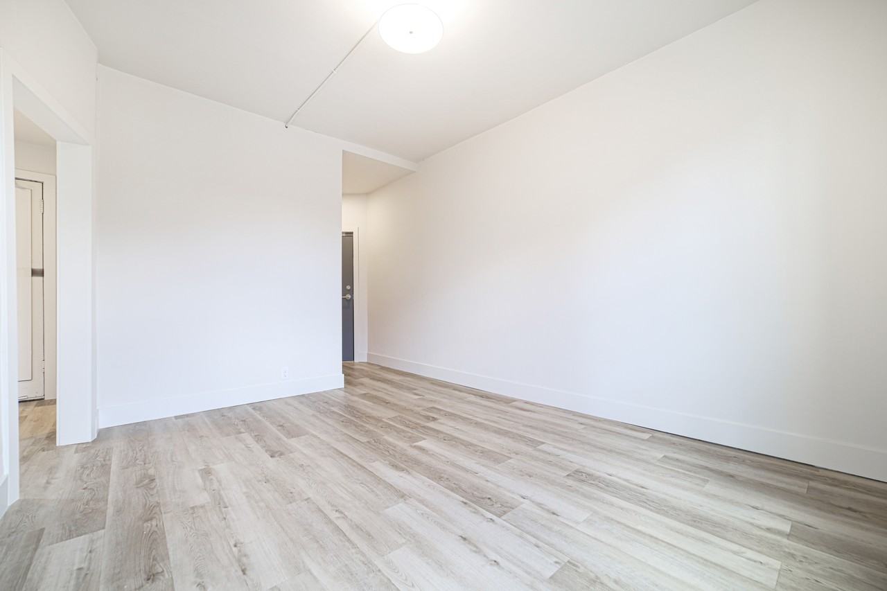 247 Young Street - Photo 6 of 25