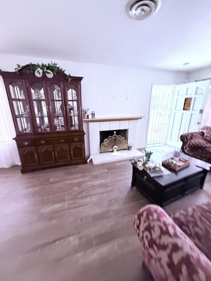 390 Magnolia Cir - Photo 3 of 10