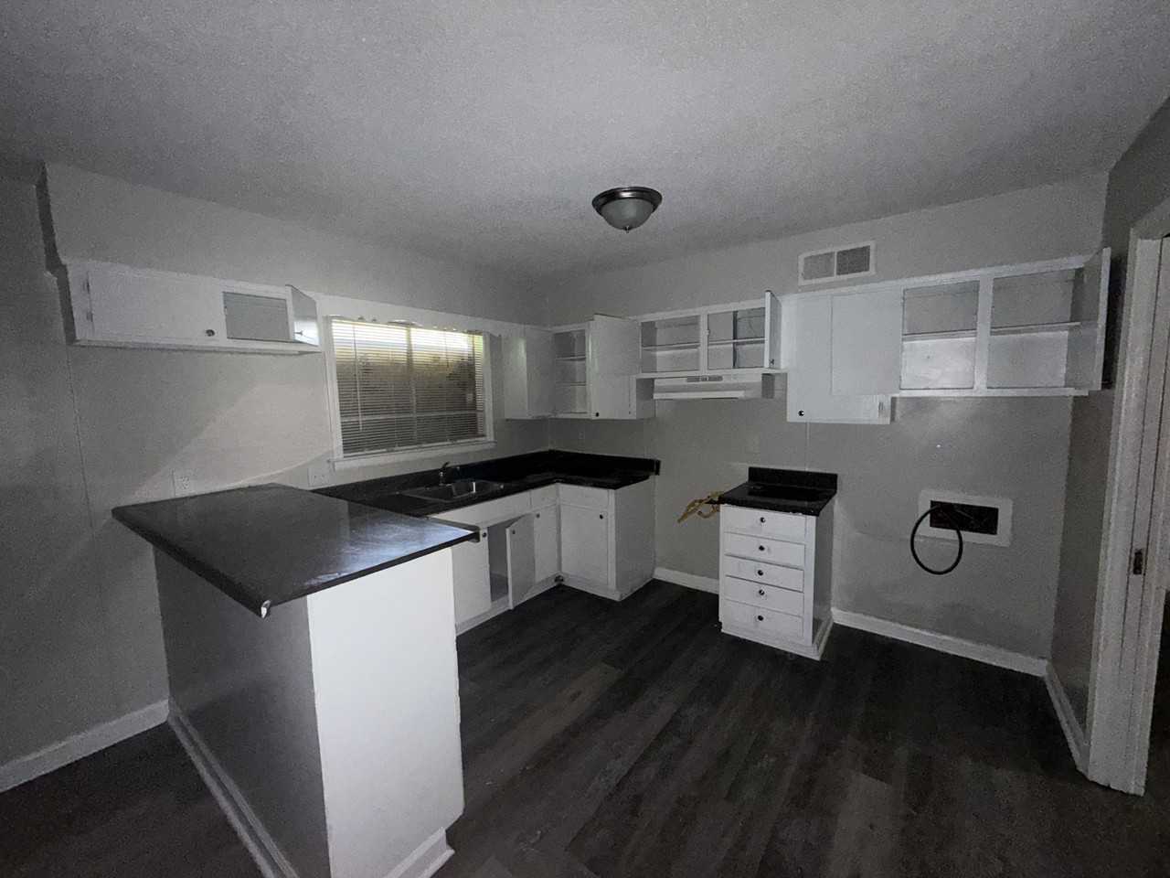 3329 Denver St - Photo 4 of 24