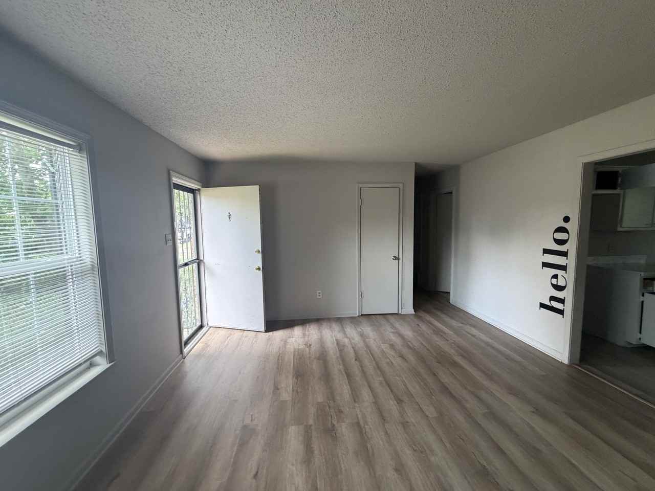 905 Maple Dr - Photo 2 of 16