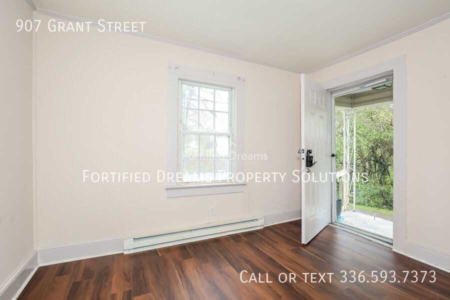 907 Grant St - Photo 4 of 34