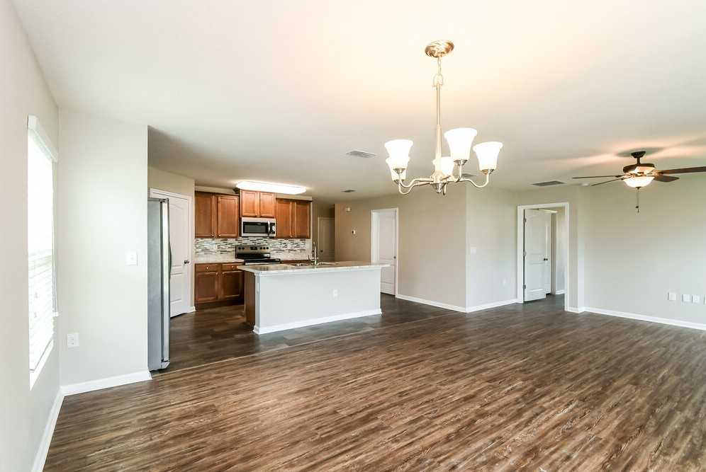 2067 Tyson Lake Dr - Photo 4 of 15