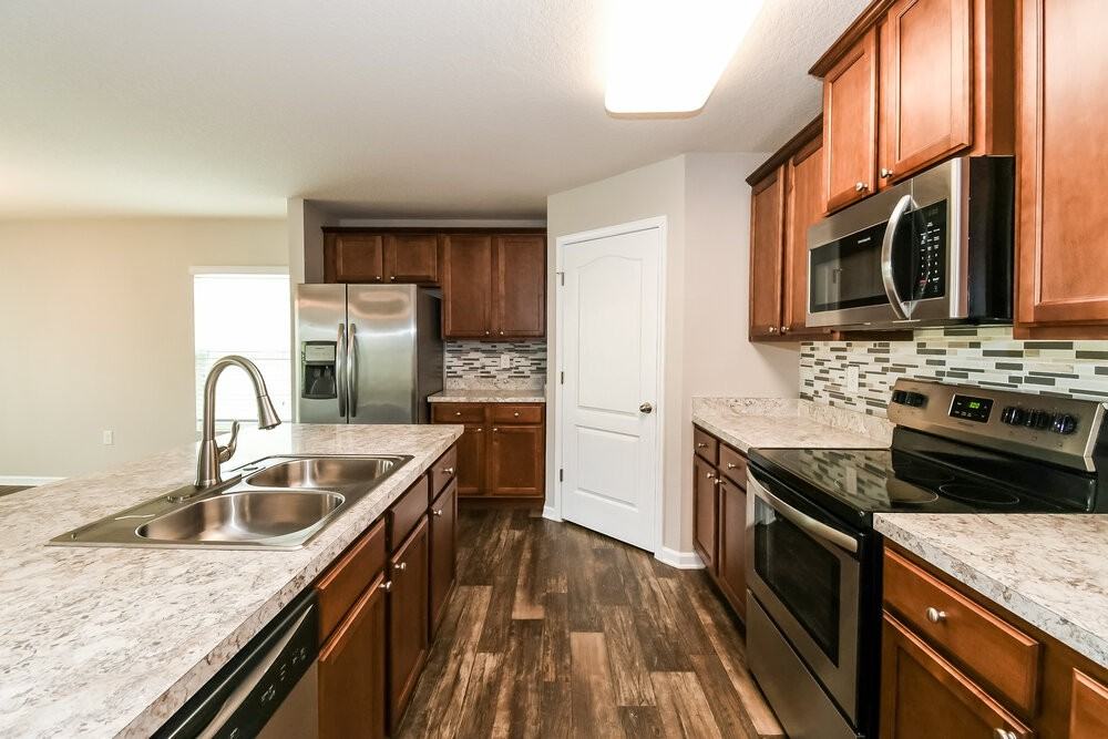 2067 Tyson Lake Dr - Photo 6 of 15