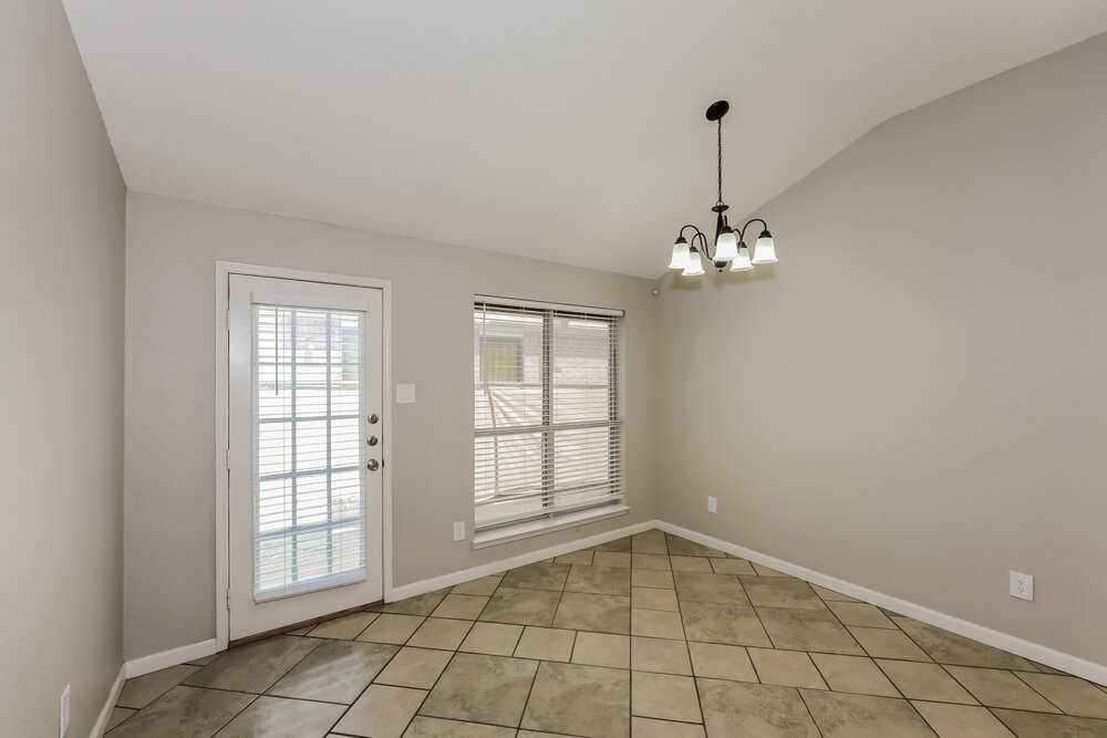 5909 Northfield Dr - Photo 5 of 16