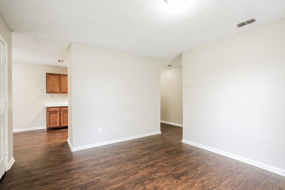 1529 Spearing St - Photo 5 of 16