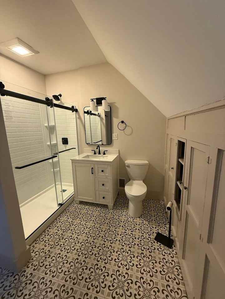 418 Waukazoo Ave #5 - Photo 4 of 21