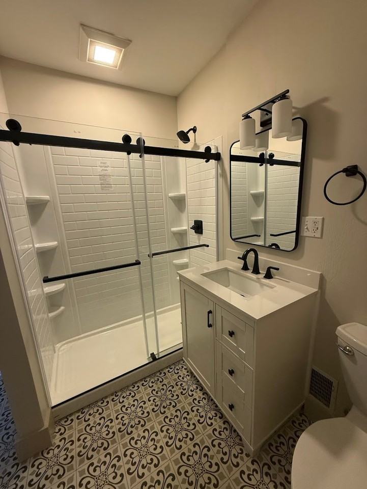 418 Waukazoo Ave #5 - Photo 5 of 21