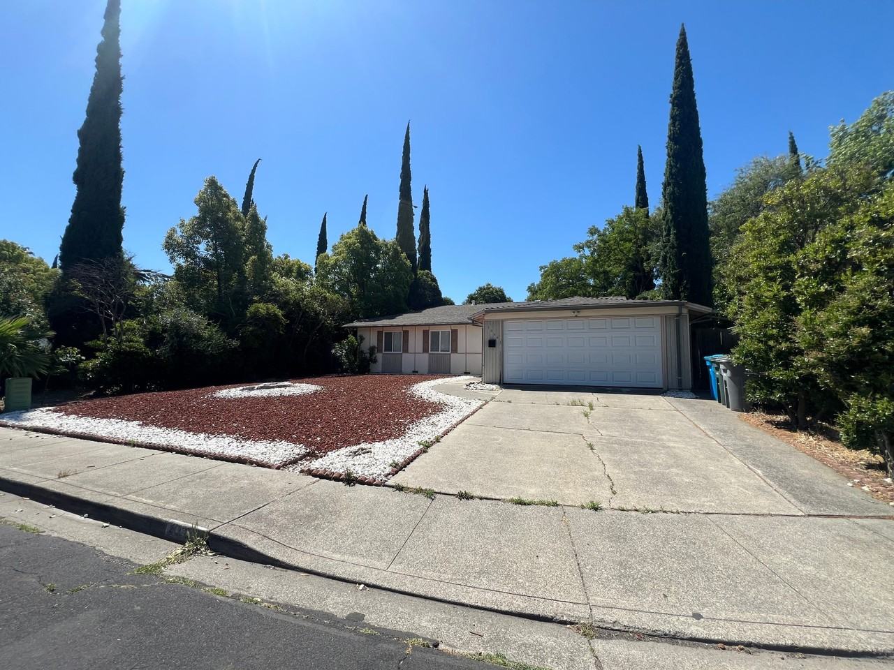 1584 Amapola St - Photo 2 of 19