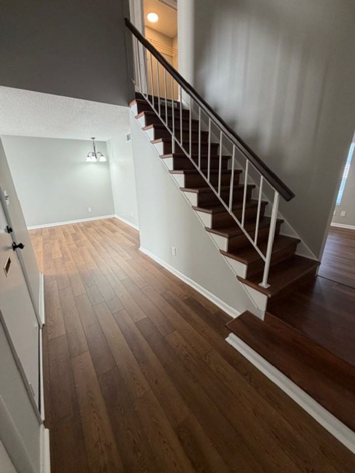 142 Stoneridge Dr - Photo 4 of 29