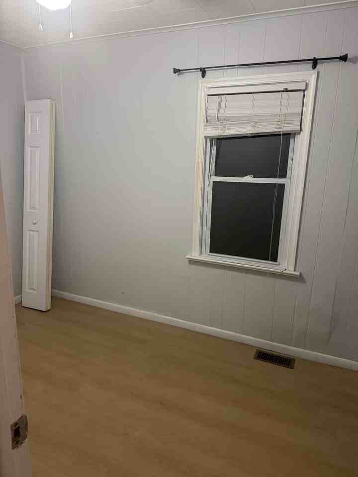 408 Seneca St - Photo 4 of 7
