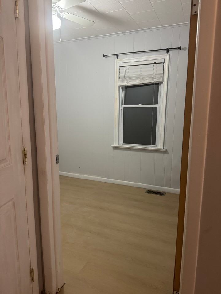 408 Seneca St - Photo 6 of 7