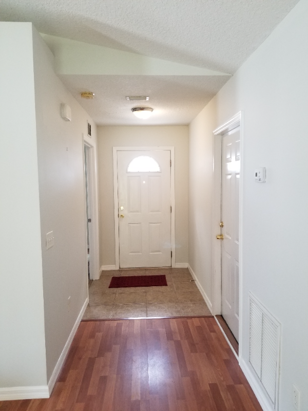 1051 N Saint Johns St - Photo 3 of 20