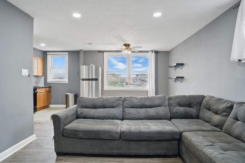 1452 Hellerman St - Photo 3 of 15
