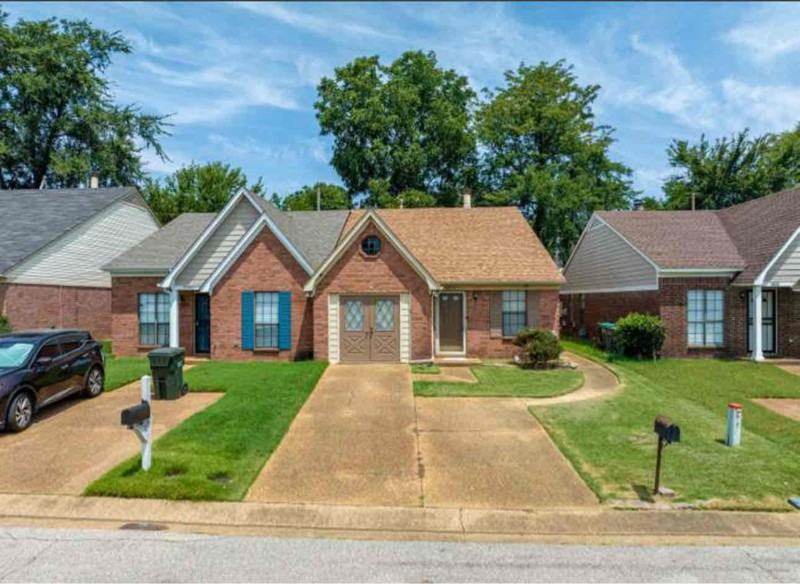 5844 Ashridge Pl - Photo 2 of 10