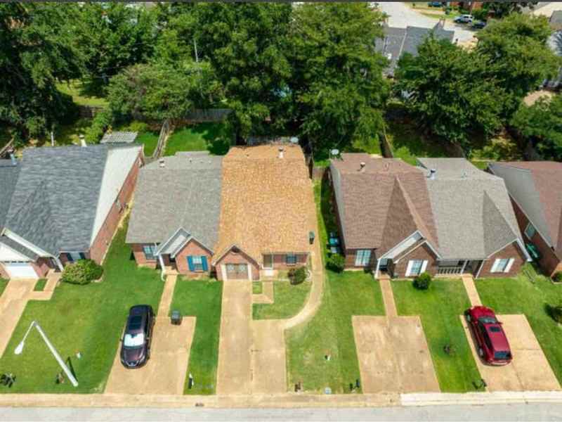 5844 Ashridge Pl - Photo 3 of 10