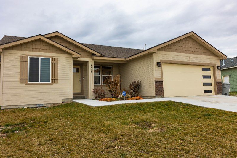 1594 Ne Cinder Loop - Photo 5 of 20