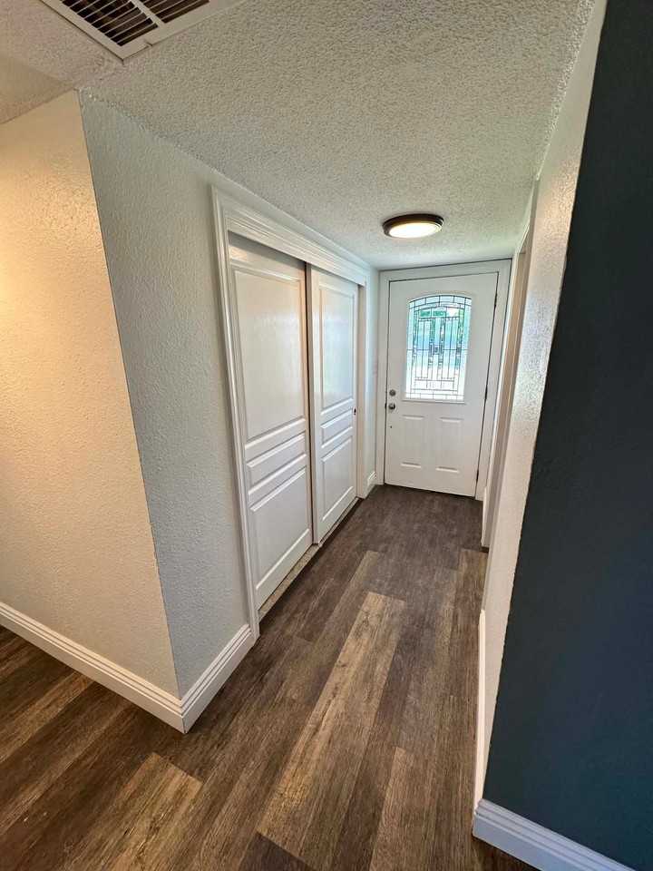 1624 Catalpa St - Photo 2 of 20