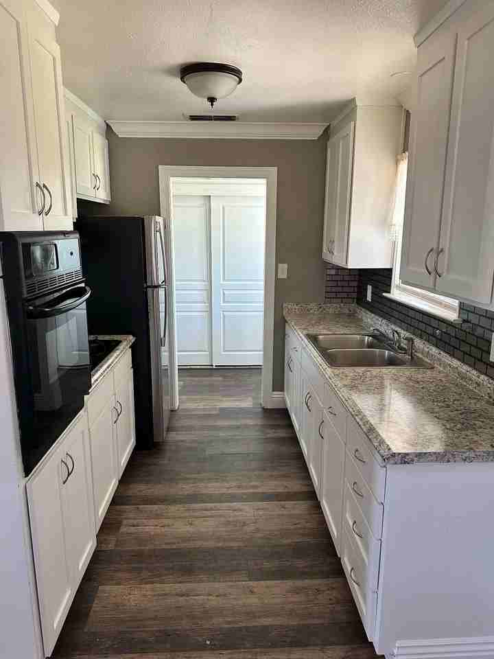 1624 Catalpa St - Photo 6 of 20