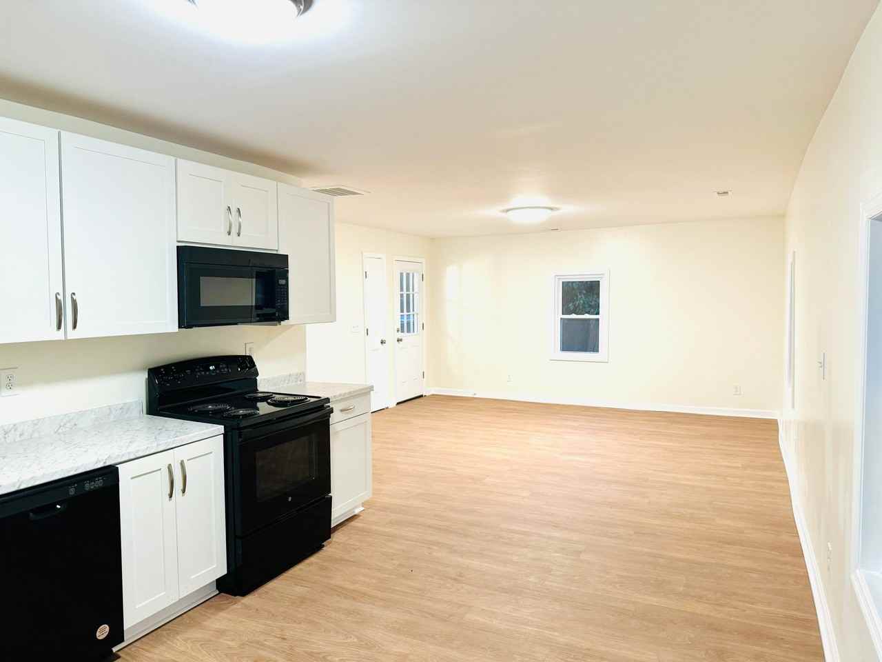 208 Hill St - Photo 3 of 10