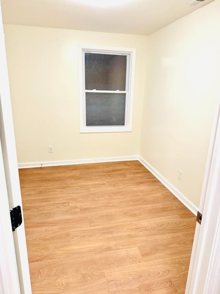 208 Hill St - Photo 4 of 10