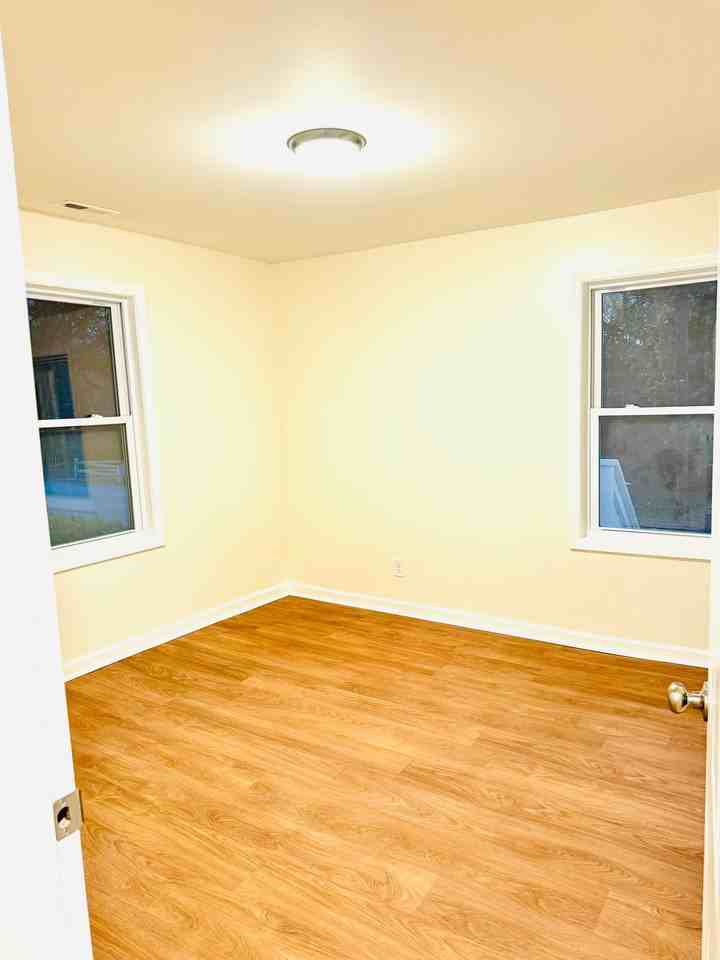 208 Hill St - Photo 6 of 10