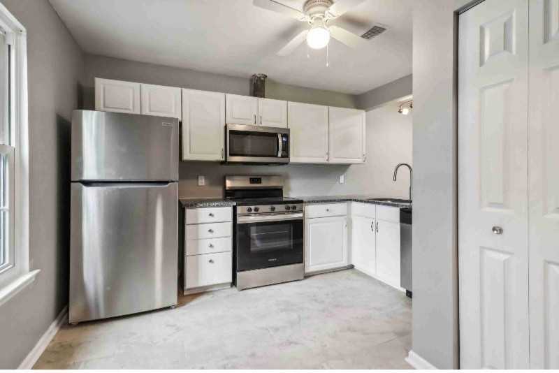 3439 Bayshore Dr - Photo 4 of 20