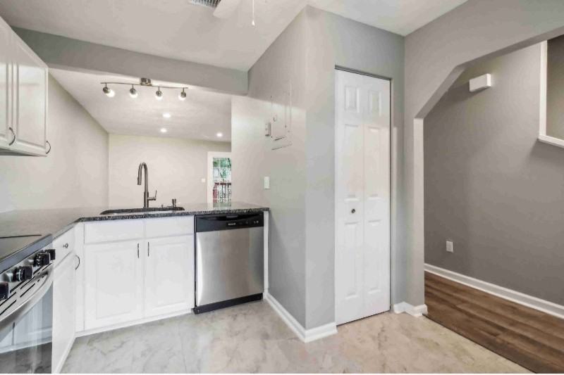 3439 Bayshore Dr - Photo 5 of 20