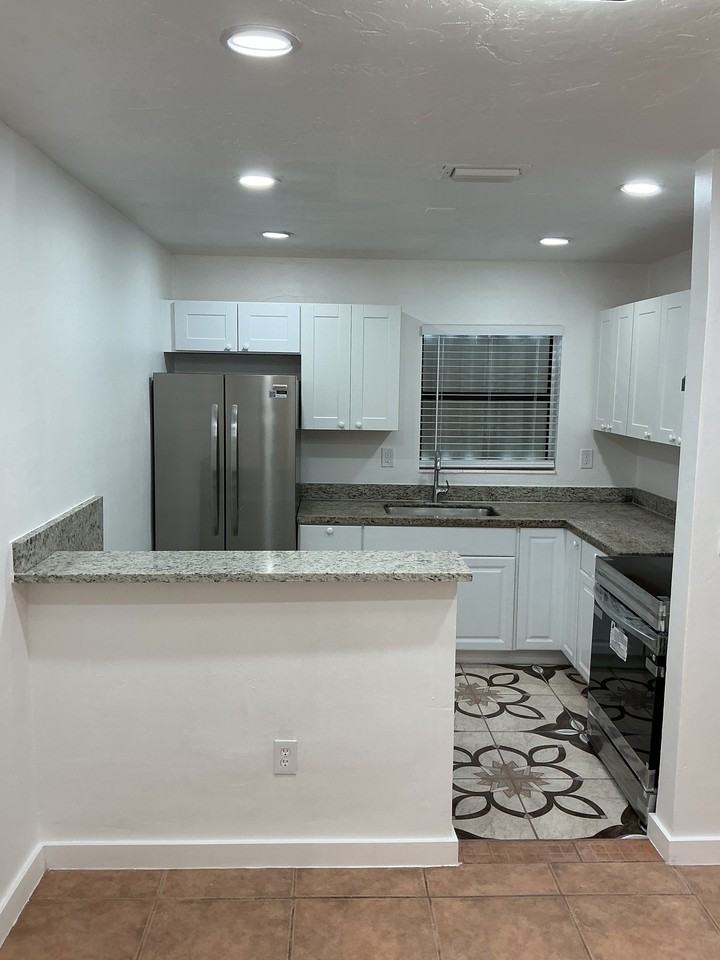 11405 Sw 148th St - Photo 5 of 10