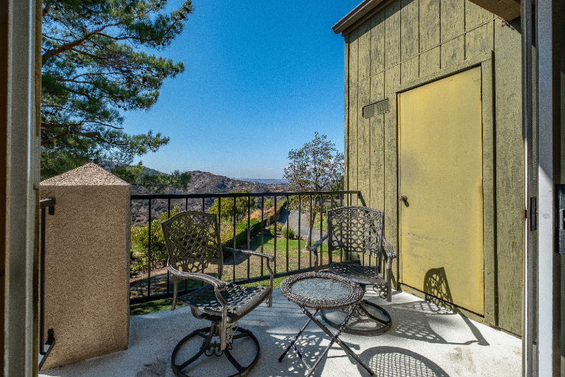 2604 Avenida Del Vis #203 - Photo 3 of 38
