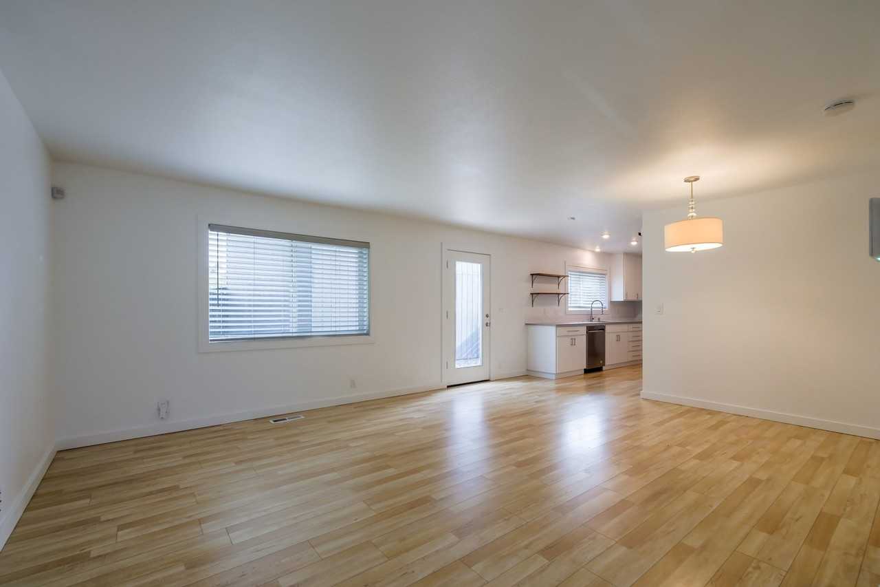 6235 Se Clatsop St - Photo 5 of 20