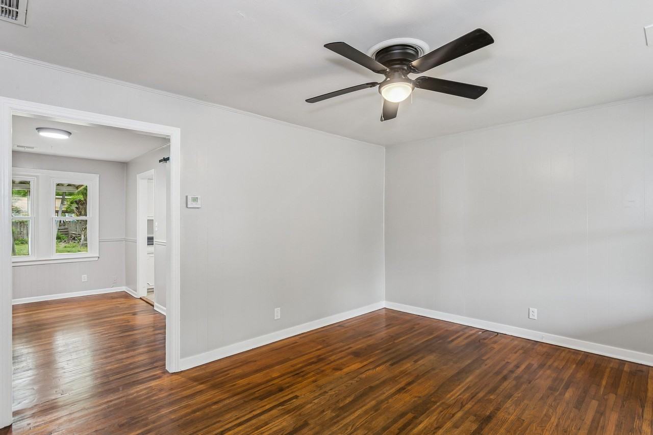229 S Edwards Ave - Photo 3 of 16