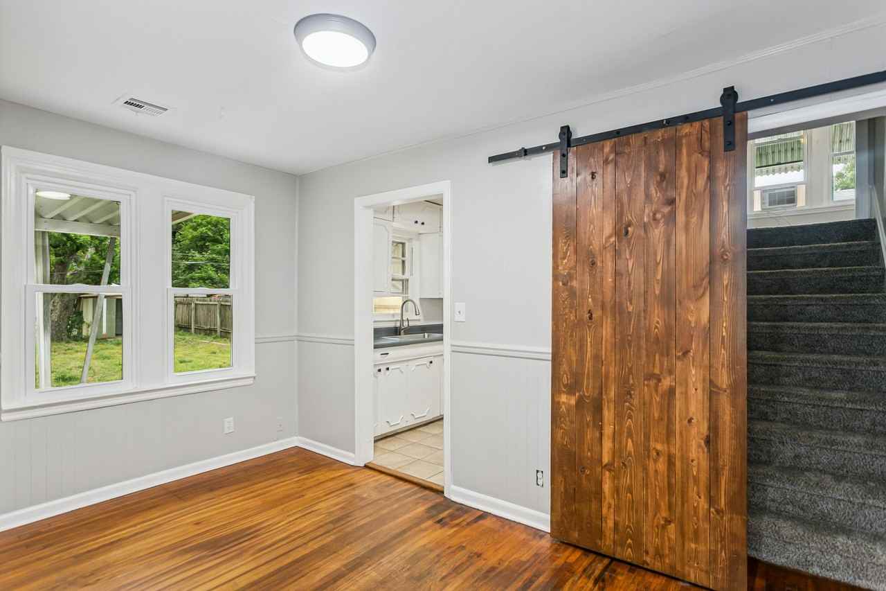 229 S Edwards Ave - Photo 5 of 16
