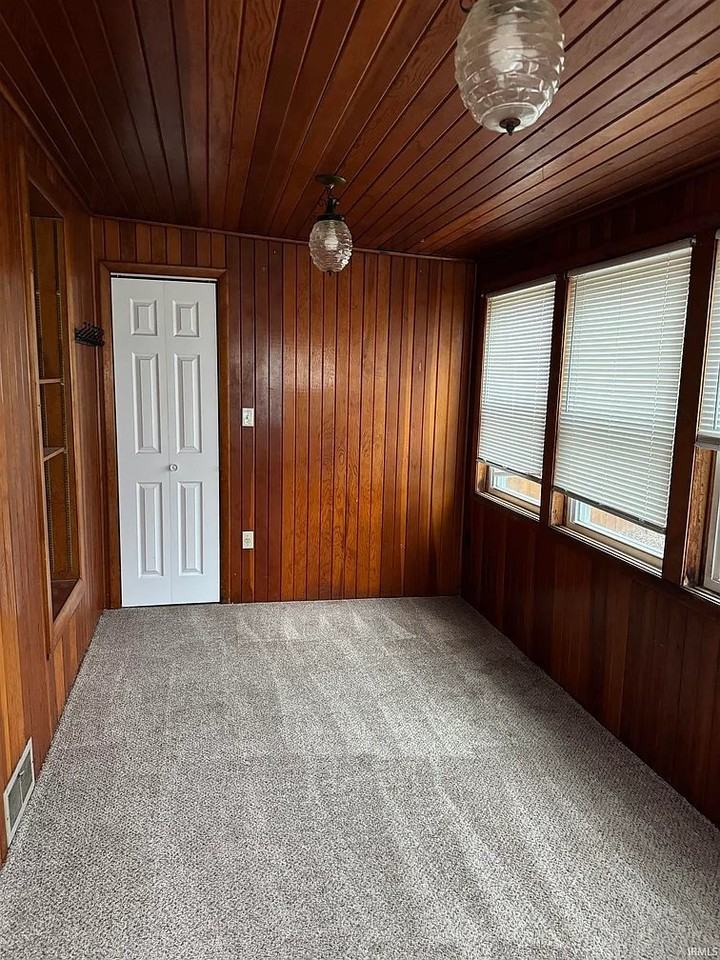 71 S Fisher St - Photo 6 of 8