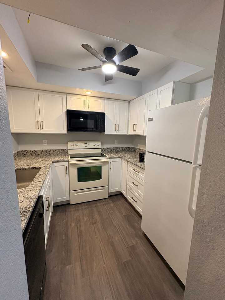 19505 Quesada Ave - Photo 3 of 8