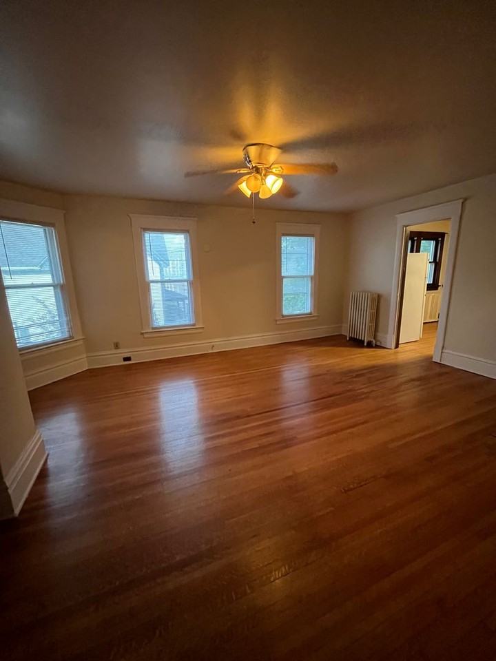 Spafford Ave 1029 - Photo 2 of 11