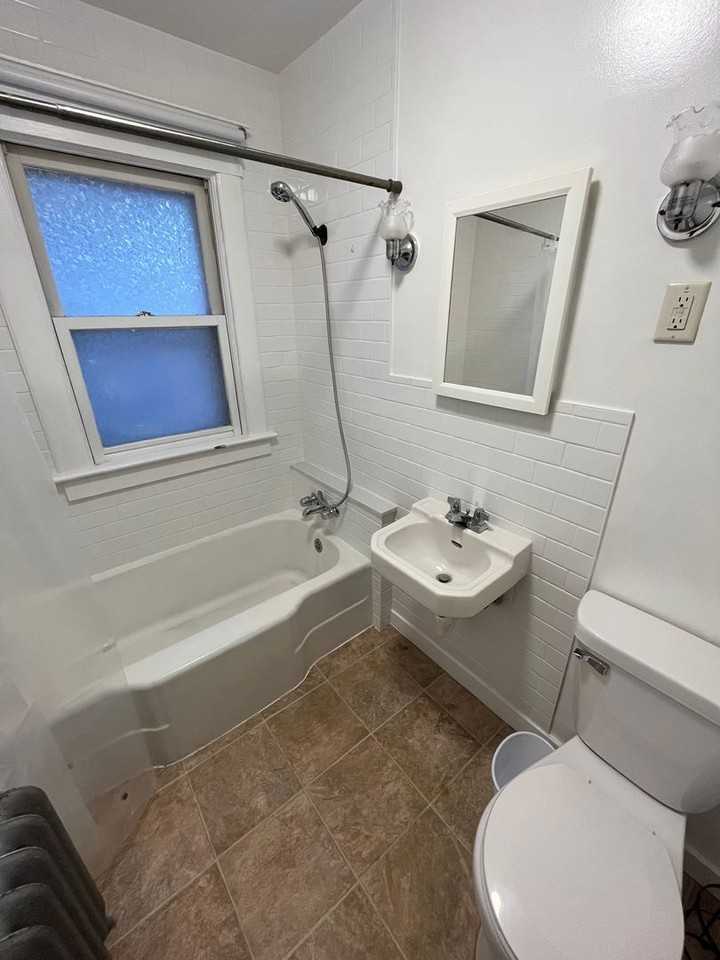 Spafford Ave 1029 - Photo 4 of 11