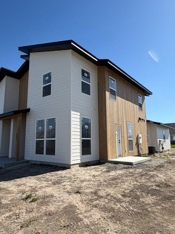 603 Holstein Way - Photo 3 of 9